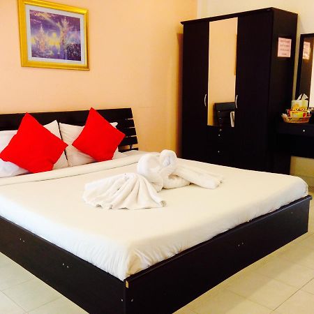 Jaroonwej Bangsaen Hotel Buitenkant foto