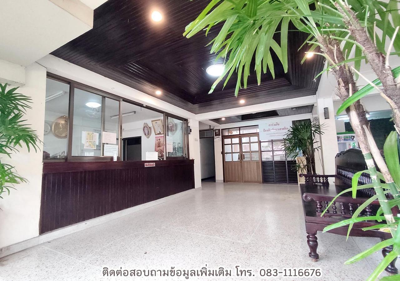Jaroonwej Bangsaen Hotel Buitenkant foto