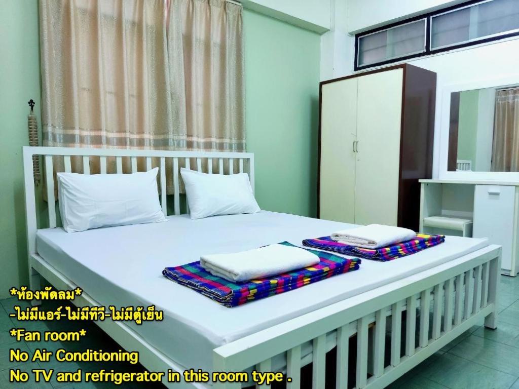 Jaroonwej Bangsaen Hotel Buitenkant foto