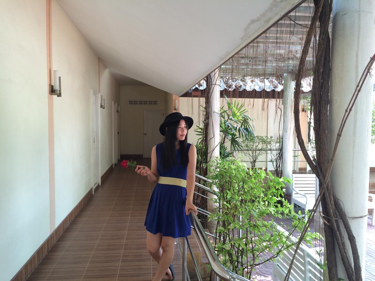 Jaroonwej Bangsaen Hotel Buitenkant foto