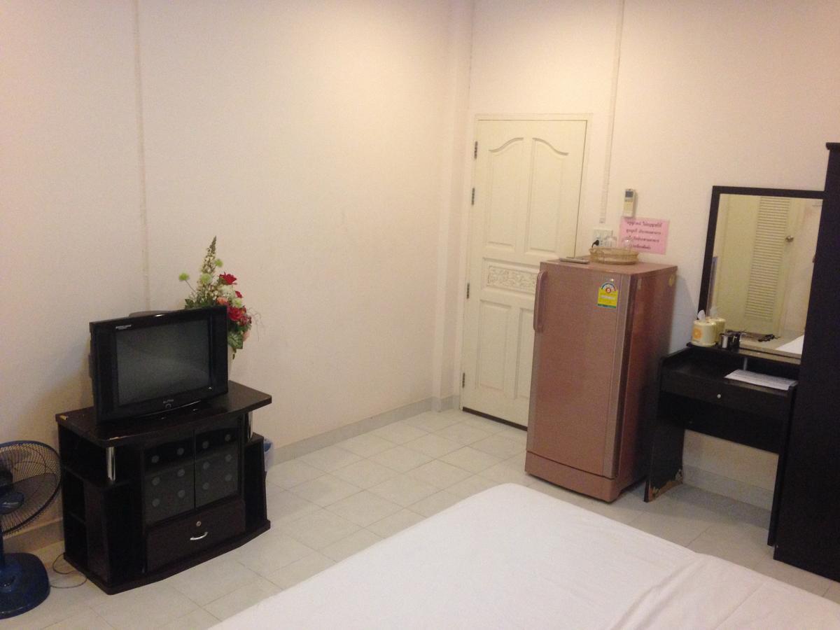 Jaroonwej Bangsaen Hotel Buitenkant foto